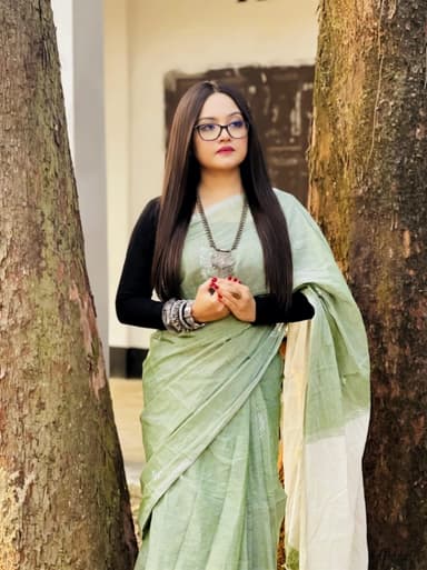 নিমগ্ন দুপুর